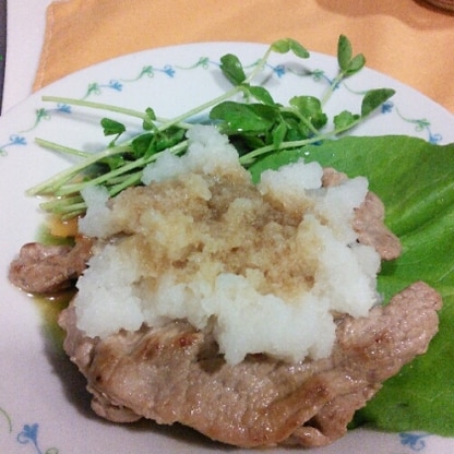 冷凍庫に豚肉しかなかったので、それで代用しましたが、おいしくさっぱりいただけました。(ﾟ∀ﾟ)